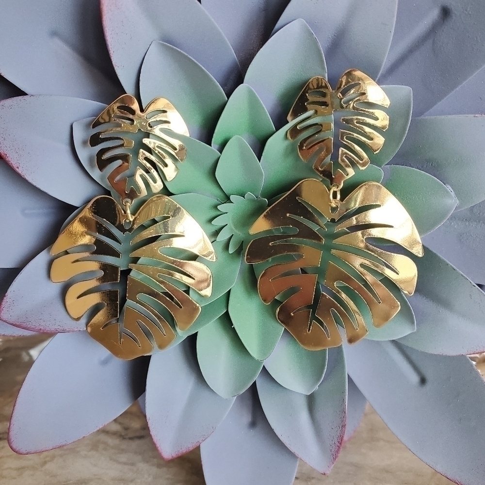 NEW Large Gold Monstera Leaf Earrings - Picture 4 of 5